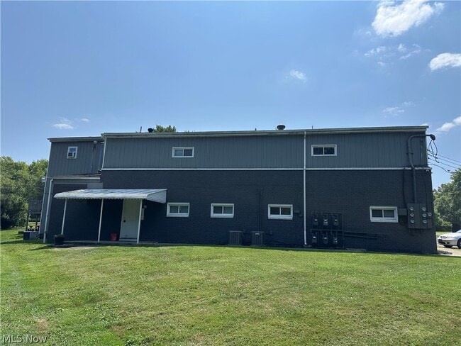 Building Photo - 5885 Youngstown Hubbard Rd