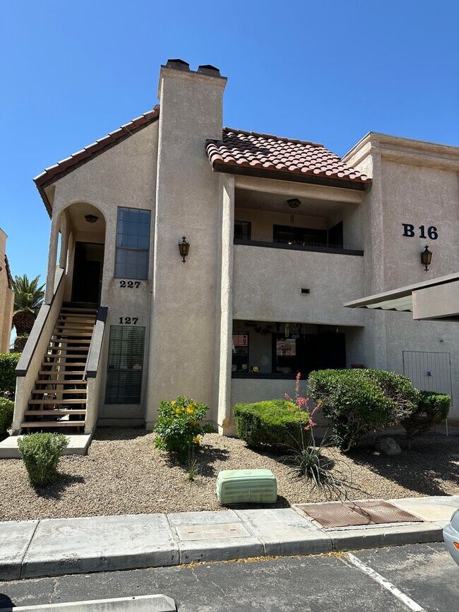 Foto del edificio - 2 bedroom condo near UNLV