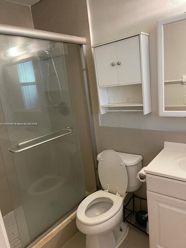 3701 NW 110th Ave, Coral Springs, FL 33065 Room for Rent in Coral