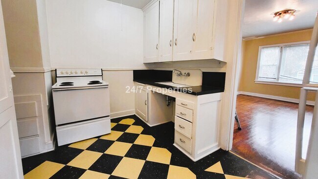 Foto del edificio - Vintage 1 BD | 1 BA Apartment in the Heart of Hawthorne/Belmont