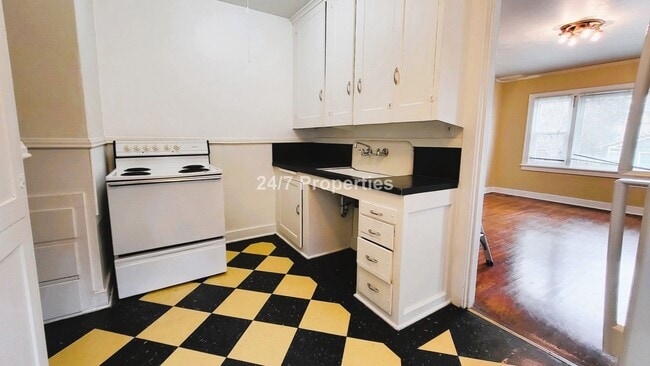 Building Photo - Vintage 1 BD | 1 BA Apartment in the Heart of Hawthorne/Belmont
