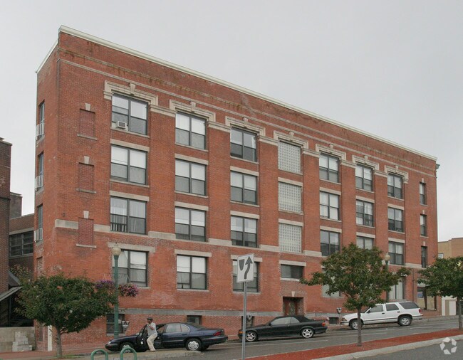 Lerou Building Apartments in Norwich, CT