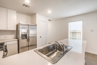 Building Photo - 919 Pertuso Ln