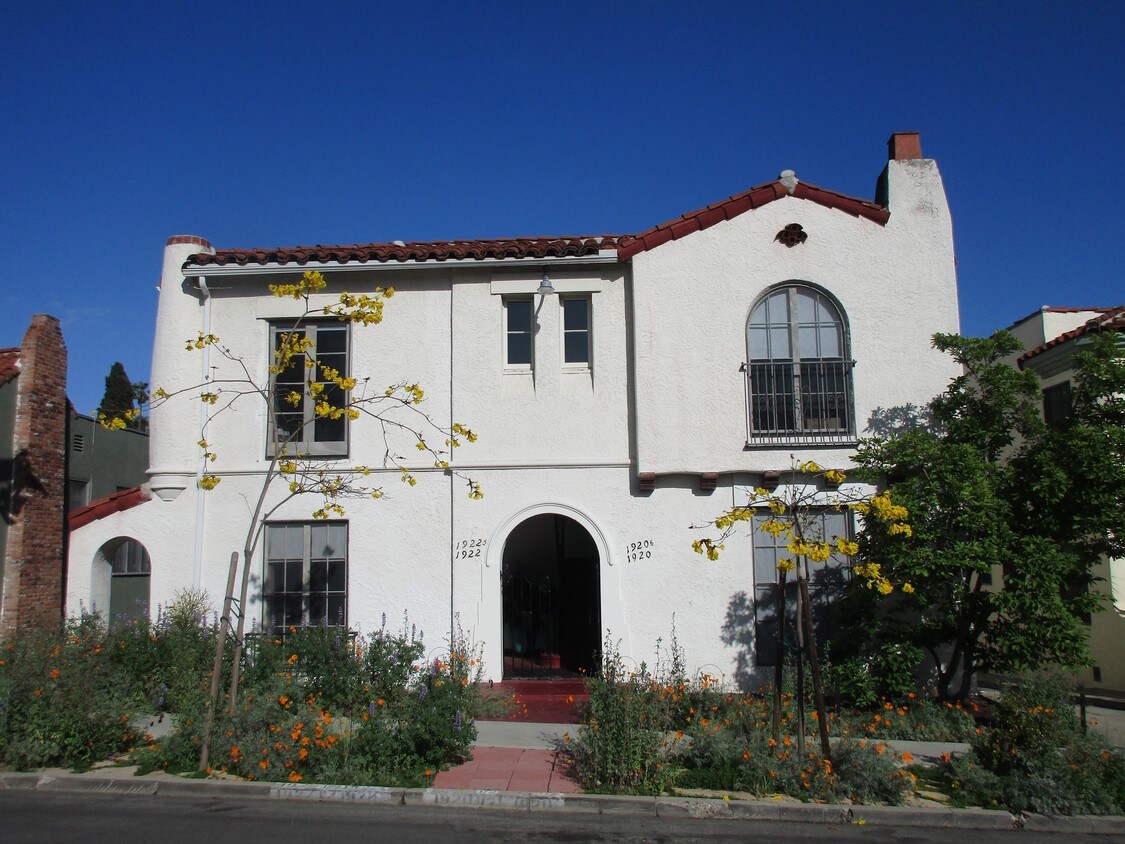 Home - 1920 N Hoover St
