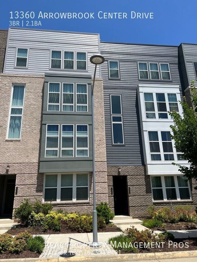 Primary Photo - Beautifully Maintained 3 Bedroom 2.5 Bath ...