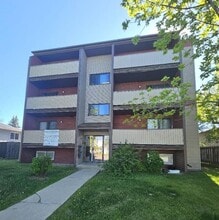 Building Photo - 10609 102 St