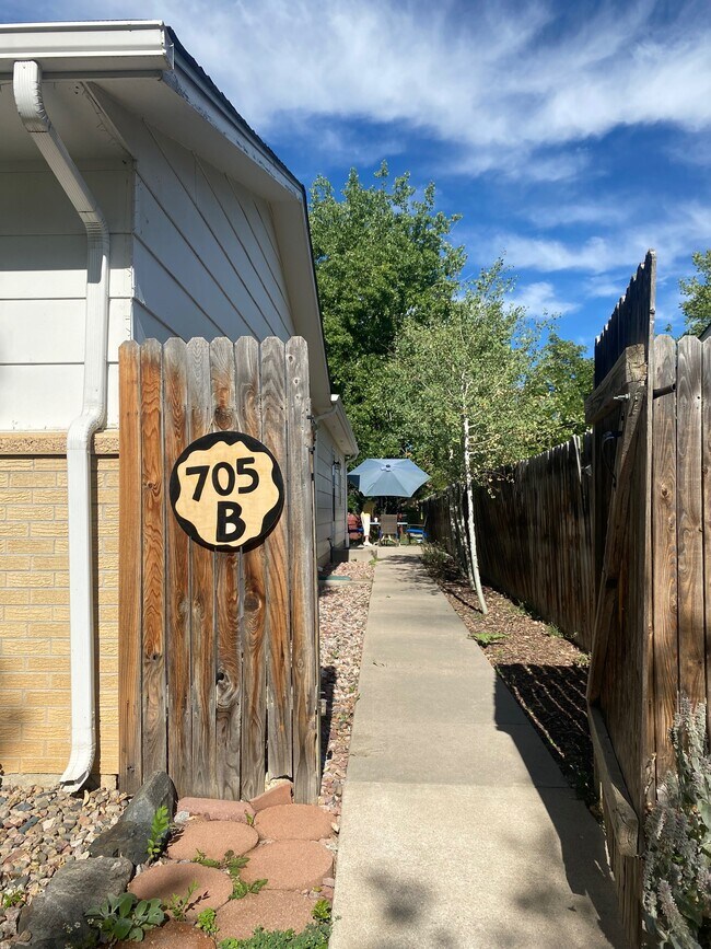 Foto del edificio - 705 Ponderosa Dr