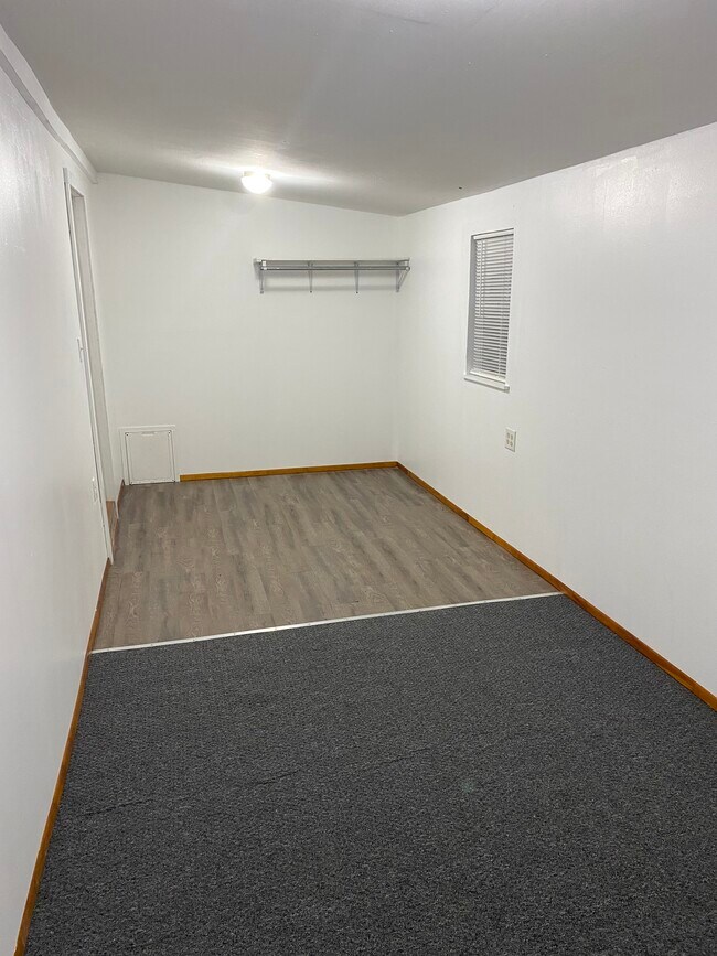 Building Photo - 612 E Odneal St