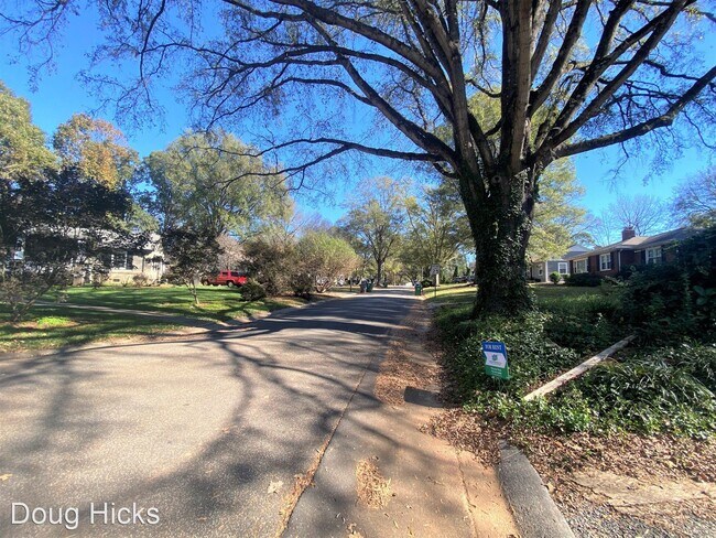 Foto del edificio - 3 br, 1 bath House - 5001 Valley Stream Rd