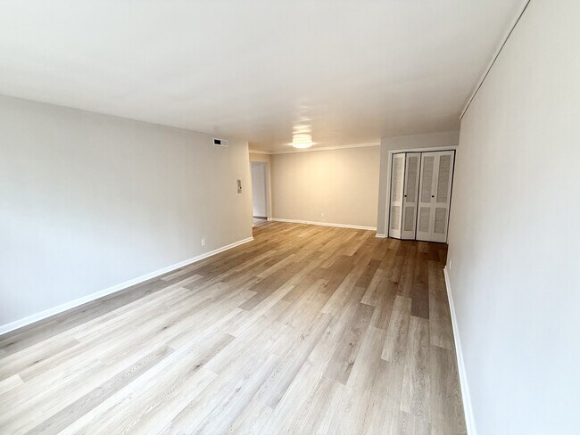 Foto del edificio - 775-779 Chestnut Ridge Rd