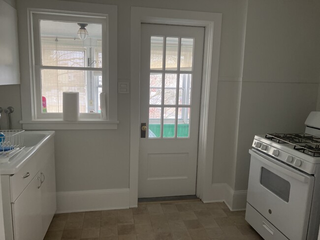 Kitchen with new oven/range - 1115 Hamilton Ave