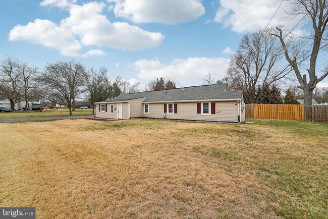Building Photo - 1110 Bradley Rd
