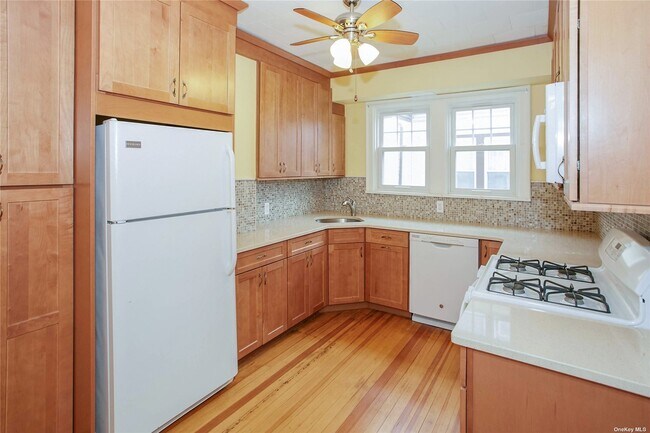 Building Photo - 40 Rockville Ave