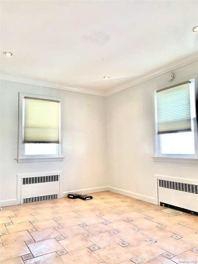 Foto del edificio - 336 Scranton Ave