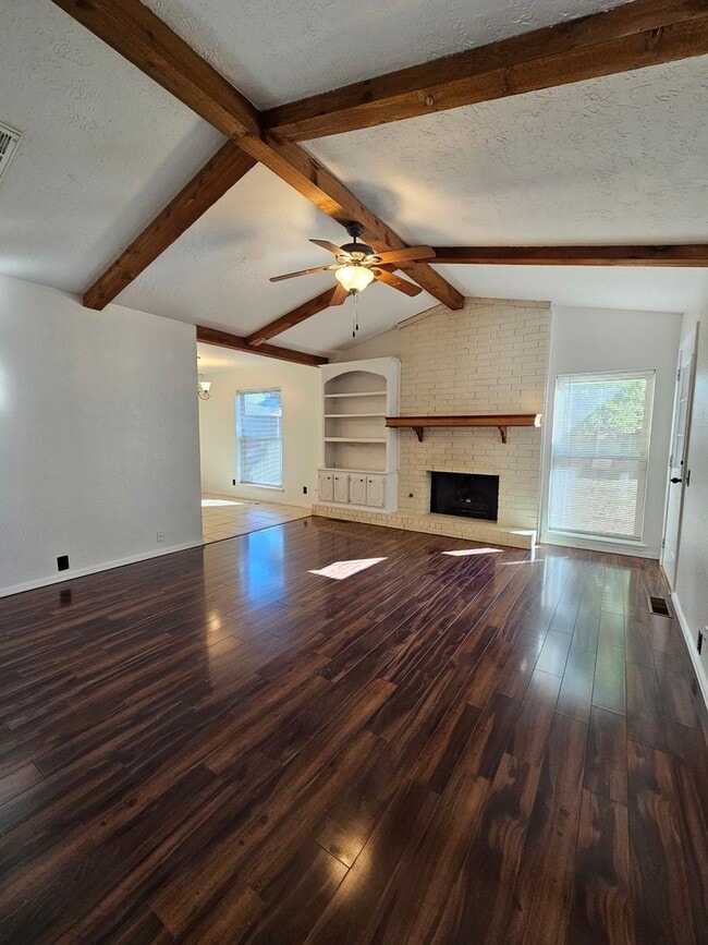 Foto del edificio - (3) Bed/(2) Bath Avail NOW! Oakhurst Addit...