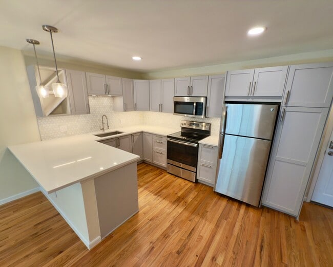 Photo - 1410 York St Apartment