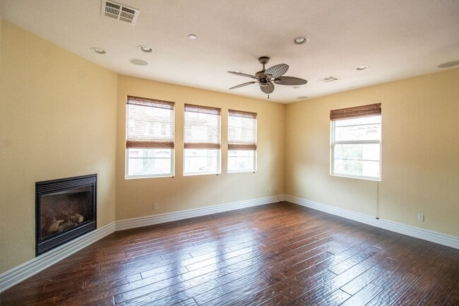 Building Photo - UPGRADED 3BD/2.5BA IN LAKE LAS VEGAS!