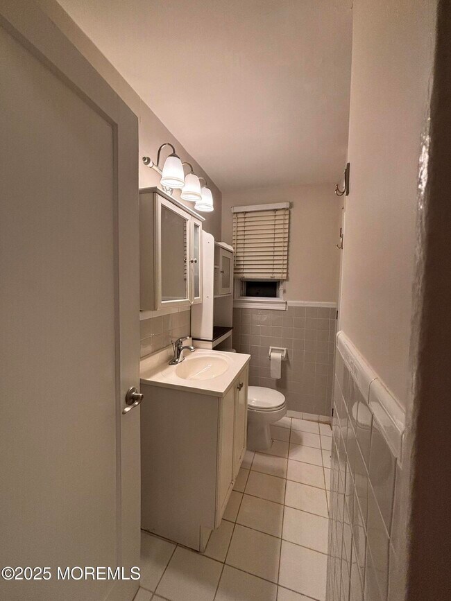 Building Photo - 139 Manor Dr
