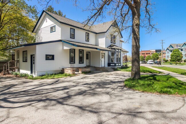 Foto del edificio - 624 E State Street