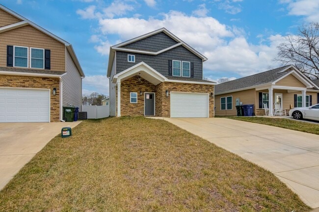 Building Photo - Charming New Build with Luxury Finishes, Covered Patio & Spacious Primary Suite