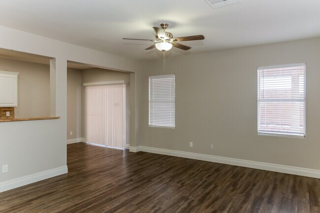 Foto del edificio - 595 Marlberry Pl