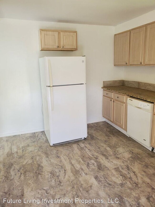 Building Photo - 3 br, 1 bath House - 6210 Little 7 Mile Rd