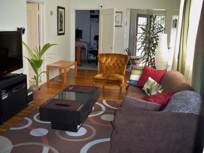 Building Photo - 315 N 3rd St