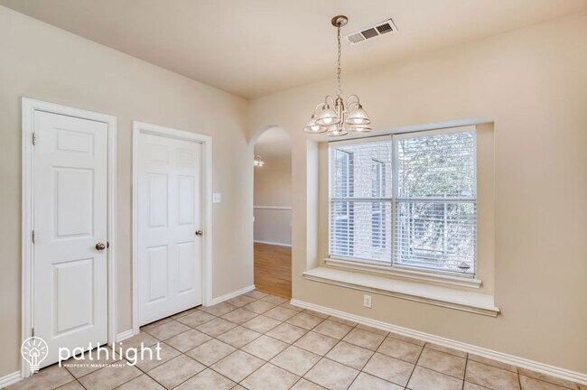 Building Photo - 3244 Silver Creek Dr