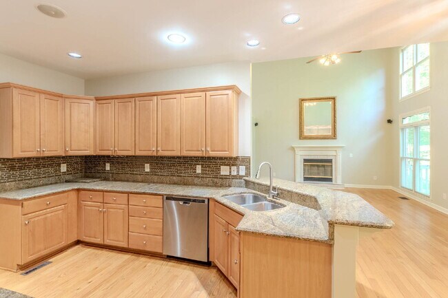 Foto del edificio - 5 Bedroom Home in Hermitage! Backs Up To T...