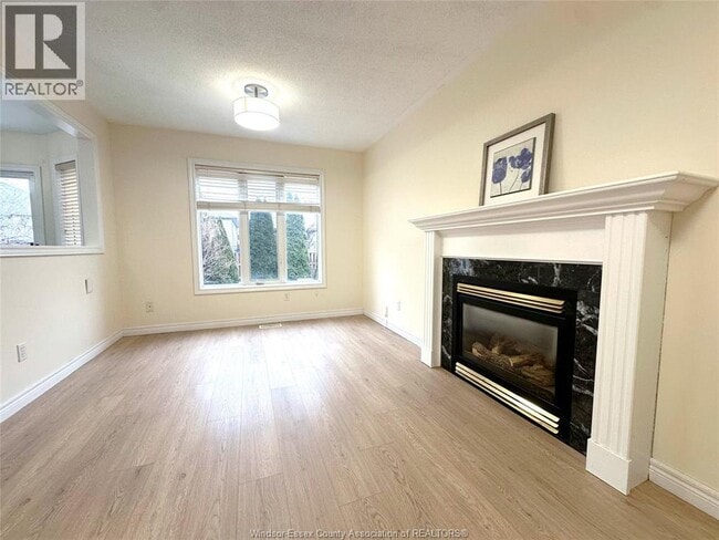 Photo du bâtiment - 940 Greenpark Blvd