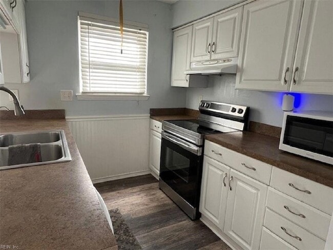 Building Photo - 1720 Rueger St