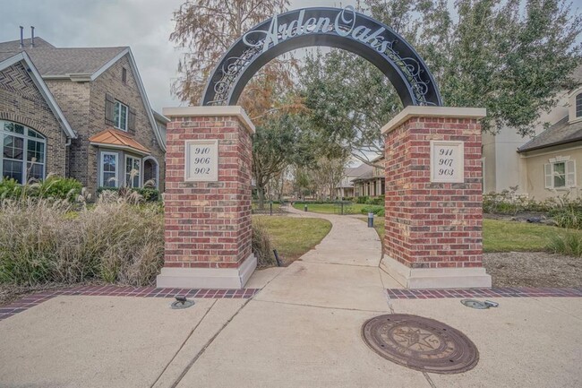 Foto del edificio - 907 Arden Oaks Dr