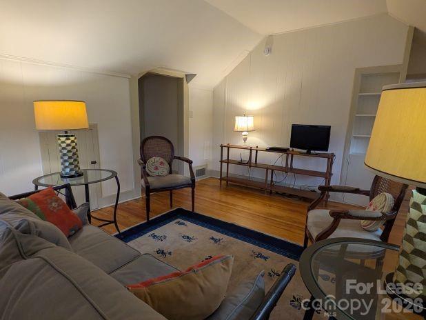 Foto del edificio - 220 Melrose Cir