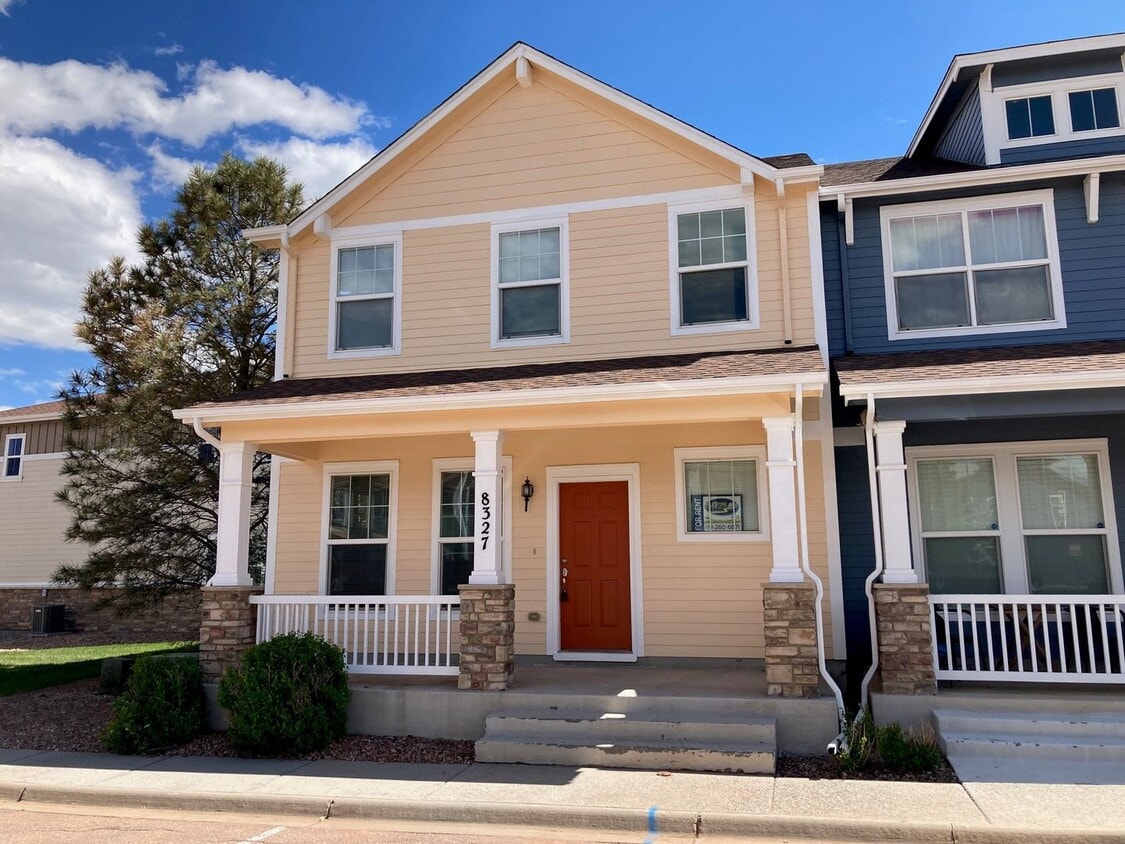 Primary Photo - 3 Bedroom Townhome Available Now!