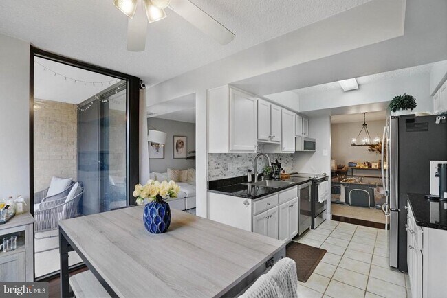 Building Photo - 4500 S Four Mile Run Dr