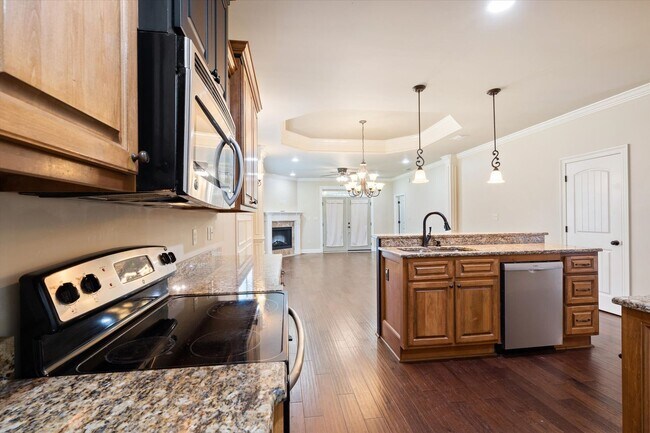 Foto del edificio - UPCOMING LISTING-CUSTOM BUILT HOME IN PINE...