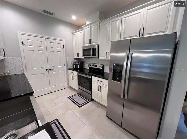 Building Photo - 5055 Royal Point Ave