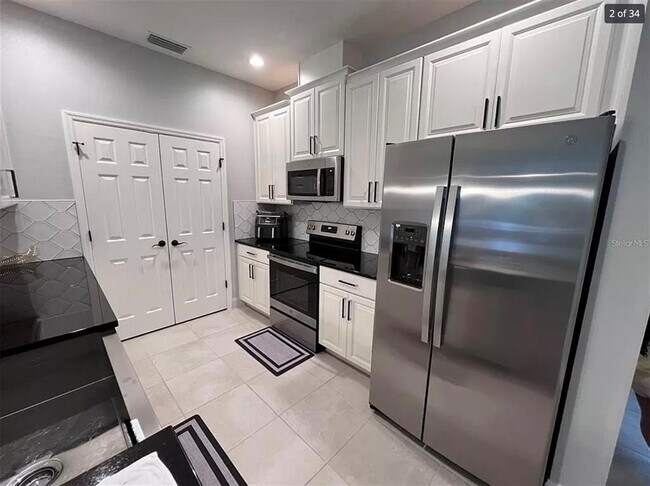 Foto del edificio - 5055 Royal Point Ave