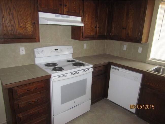 Foto del edificio - 302 Candlewood Ln