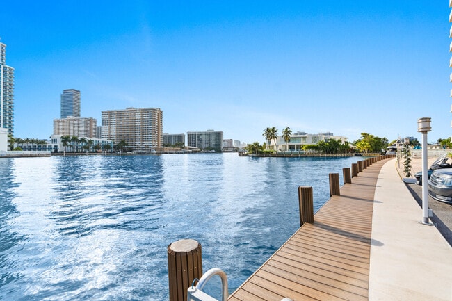Foto del edificio - 121 Golden Isles Dr