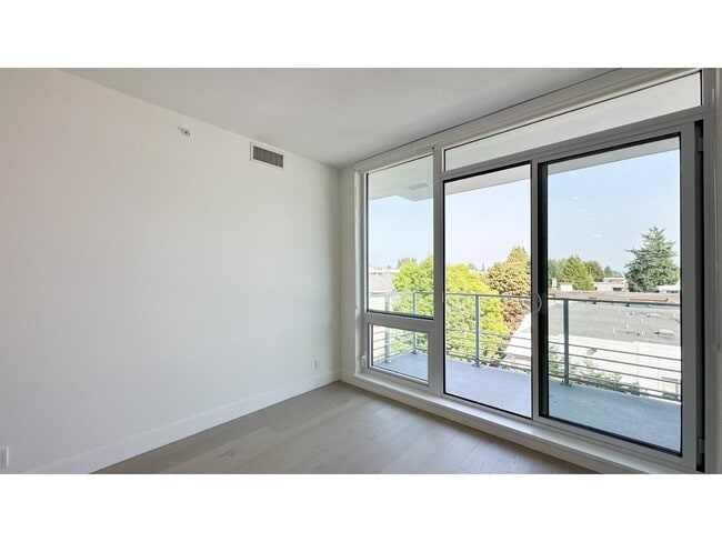 Building Photo - 1342 Johnston Rd