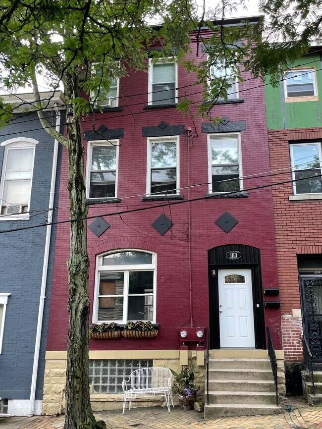 Building Photo - 1113 Linden Plz