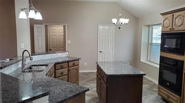 Building Photo - 1114 Camelot Dr