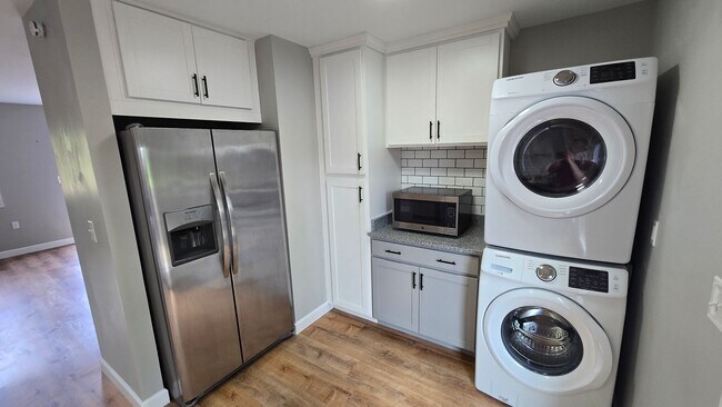 Foto del edificio - Two bedroom/1.5 bath Townhouse  Kingsport, TN