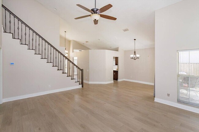 Building Photo - 836 Garden Glen Loop