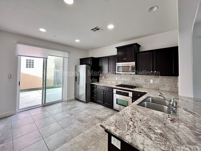 Foto del edificio - 3623 Etchings Way