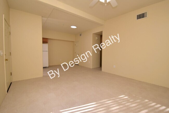 Foto del edificio - Newly Updated 3 Bed 2 Bath Townhome in Gated Central Tucson Community with Mountain Views