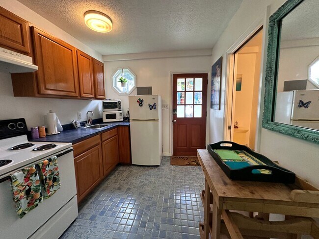 Foto del edificio - Exclusively Offered by Muse Realty, LLC