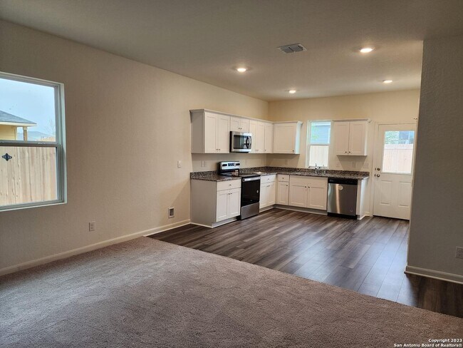 Foto del edificio - 5222 Flying Hooves