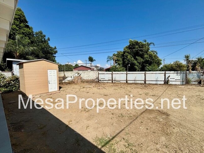 Building Photo - 16059 Iris Dr